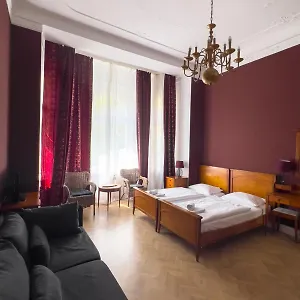 Hotel Hotel-maison Am Olivaer Platz Berlino
